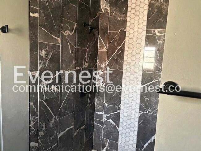 Building Photo - 112 Hanford St