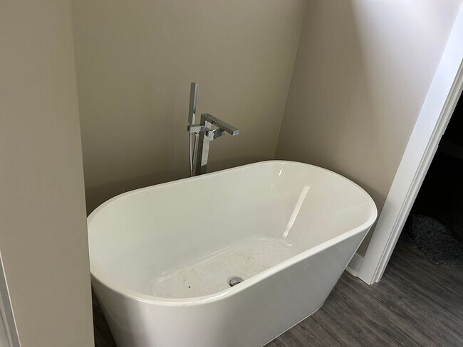 Building Photo - For Rent: Like New 3-Bedroom 2.5 Bath Home...