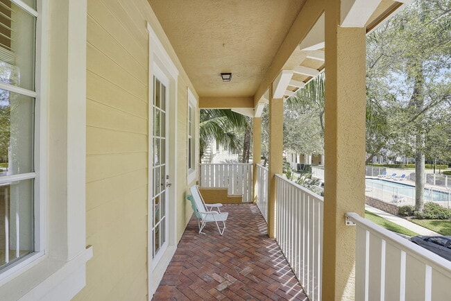 Building Photo - 128 W Royal Palm Cir