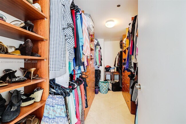 Building Photo - 1830 S Ocean Dr