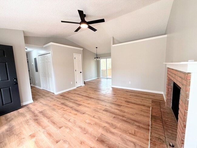 Building Photo - Located in Carrollton!!!