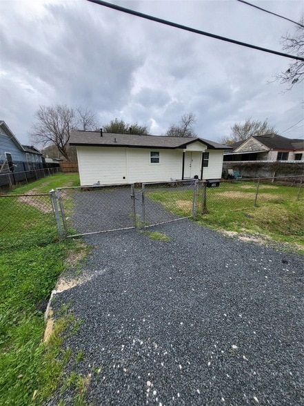 Building Photo - 50 Neyland St