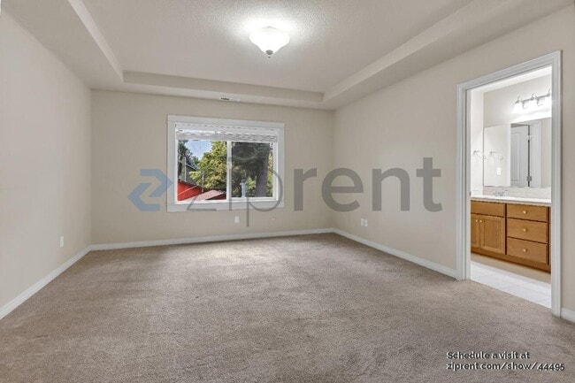 Building Photo - 4549 SE Satinwood St