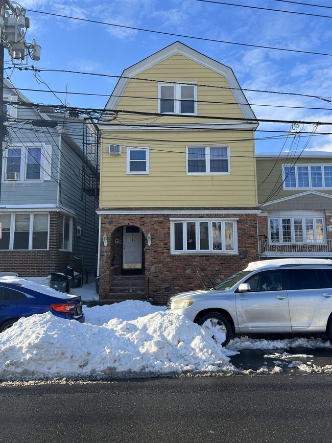 Building Photo - 571 Avenue A