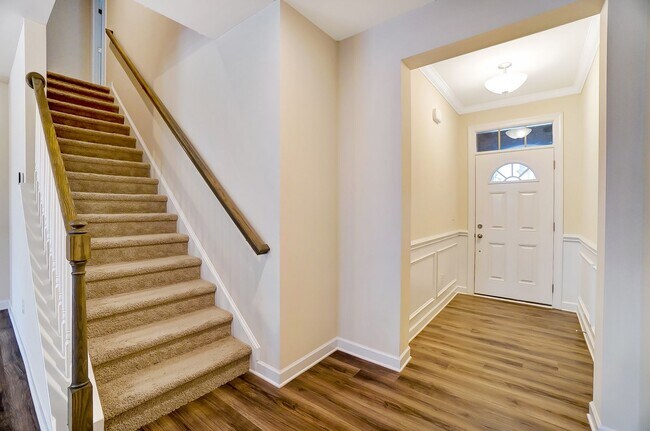 Building Photo - 3 Bedroom Townhome in Steele Creek!
