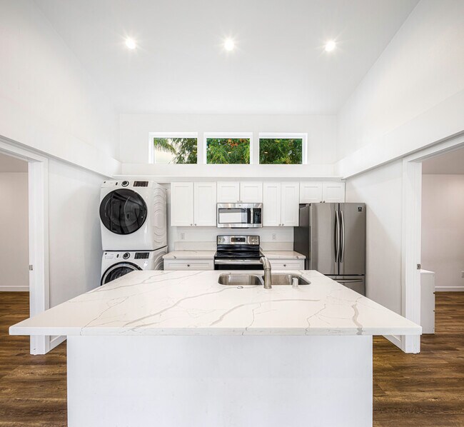 Building Photo - 422 N Batavia St