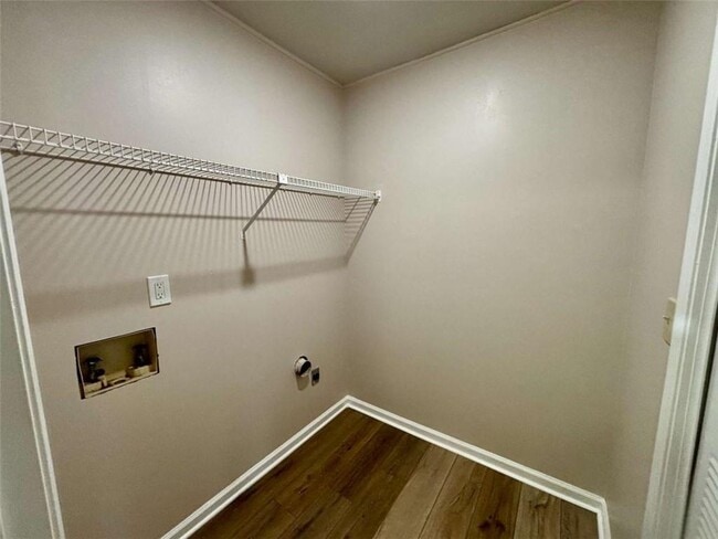 Building Photo - 3841 Woodridge Way