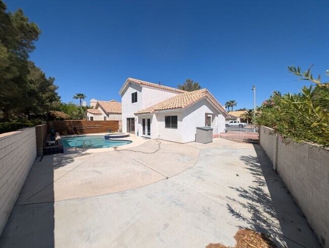 Building Photo - 9509 Lazy River Dr