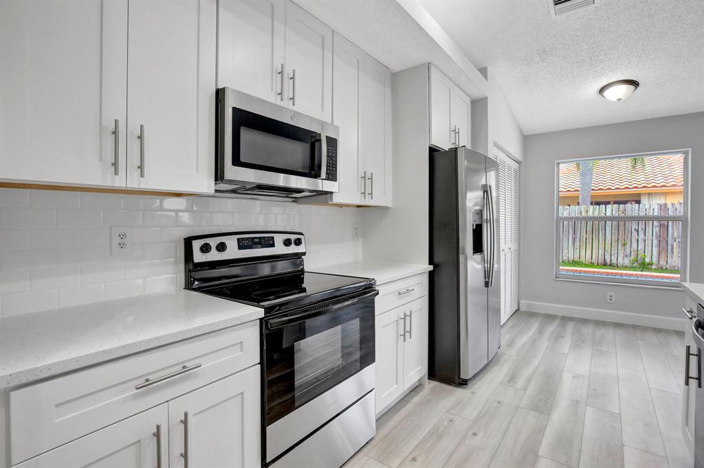 Building Photo - 5200 NW 66th Ave