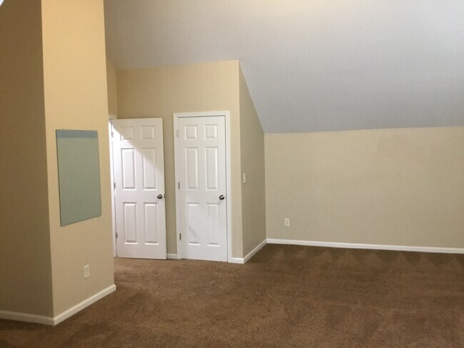 Building Photo - 5622 Falls Ridge Ln