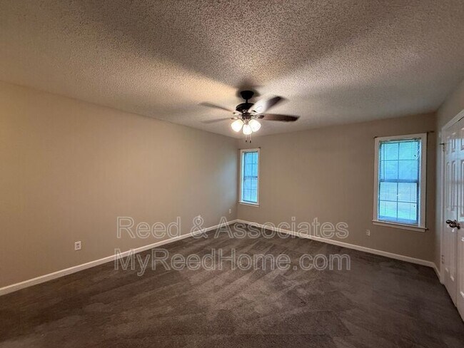 Building Photo - 3040 Delvan Cove