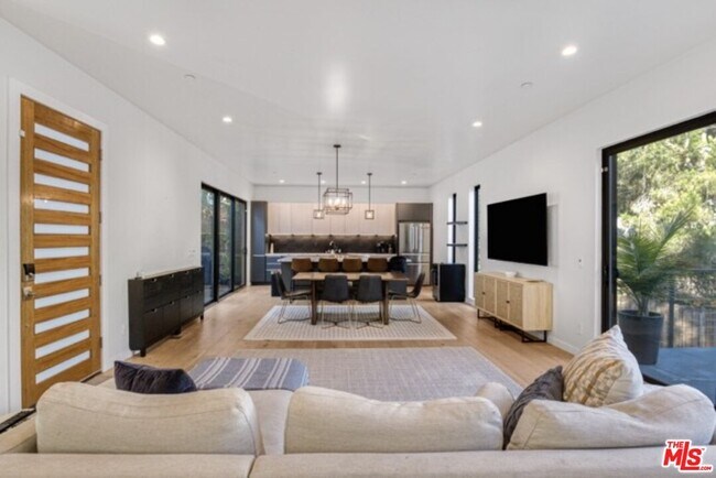 Building Photo - 4852 Seldner St E