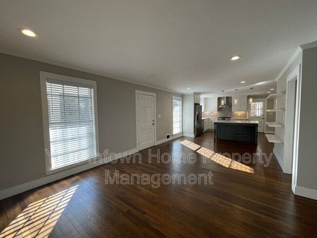 Building Photo - 1525 Sanden Ferry Dr