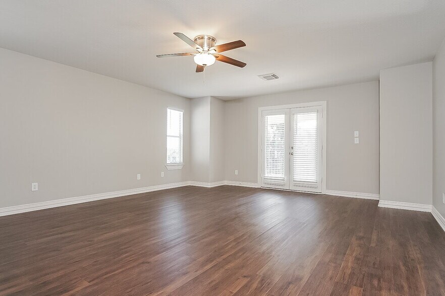 Building Photo - 2922 Brahman Dr