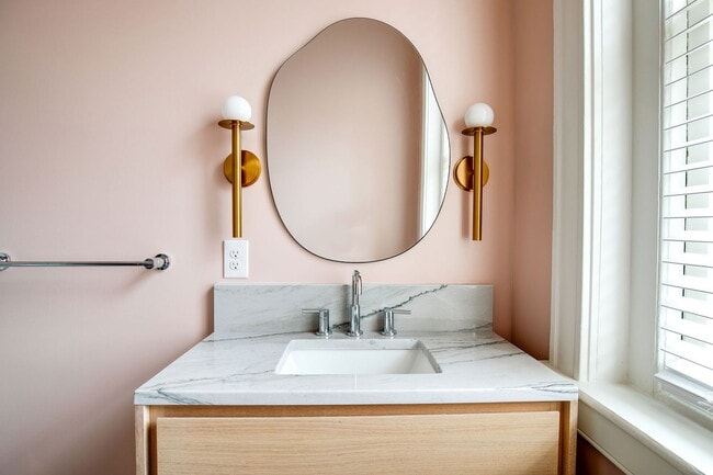 Building Photo - 2620 Hanover Ave