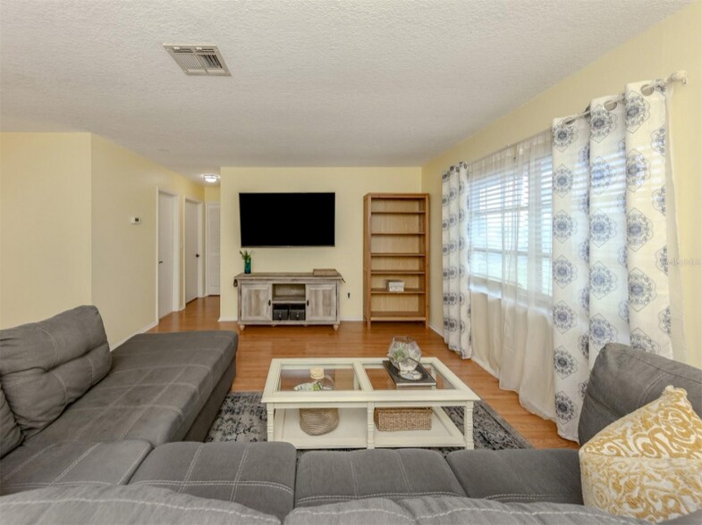 Building Photo - 8122 Trionfo Ave