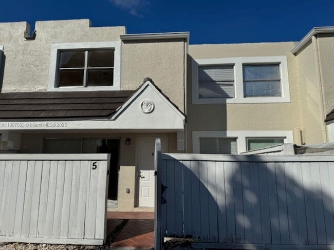 Building Photo - 4570 SW 68th Ct Cir