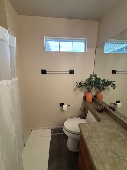 Building Photo - 10144 Madison St