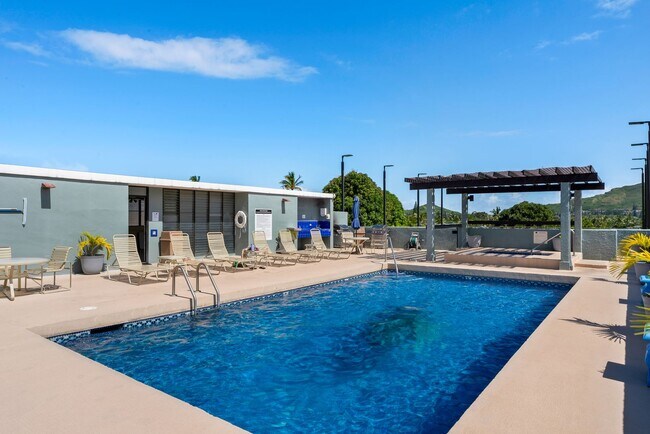 Building Photo - Kailua - Private, Quiet End Unit - 3 bed, 2 bath