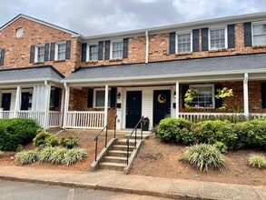 Building Photo - 1348 Green Oaks Ln