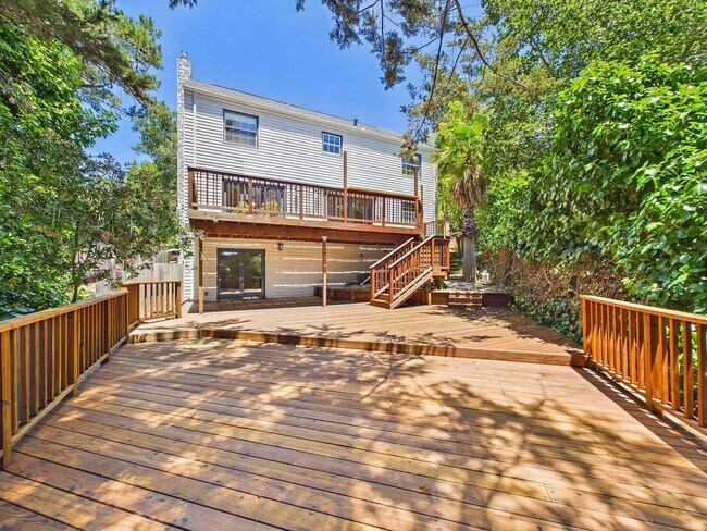 Building Photo - Beautiful serene and private Belmont home