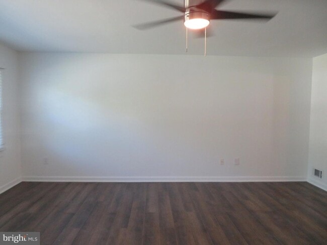Building Photo - 7895 Pavilion Dr