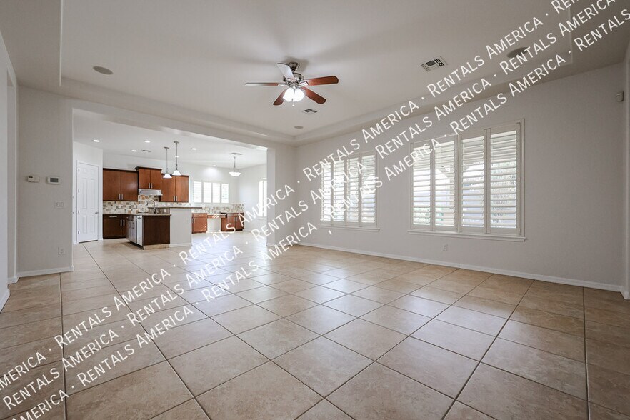 Building Photo - 1935 W Sparrow Dr