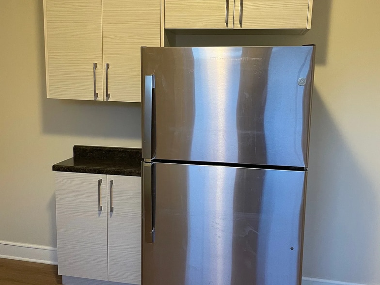 Building Photo - 1022 N Menard Ave