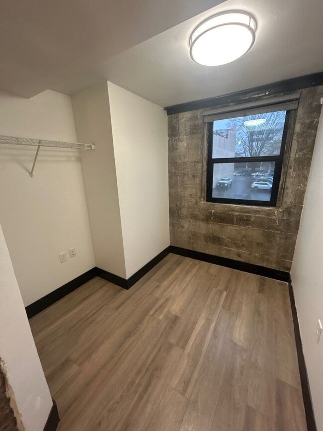 Building Photo - 160 Liberty St NE