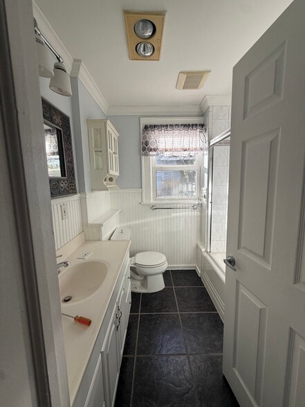 Building Photo - 331 W Englewood Ave