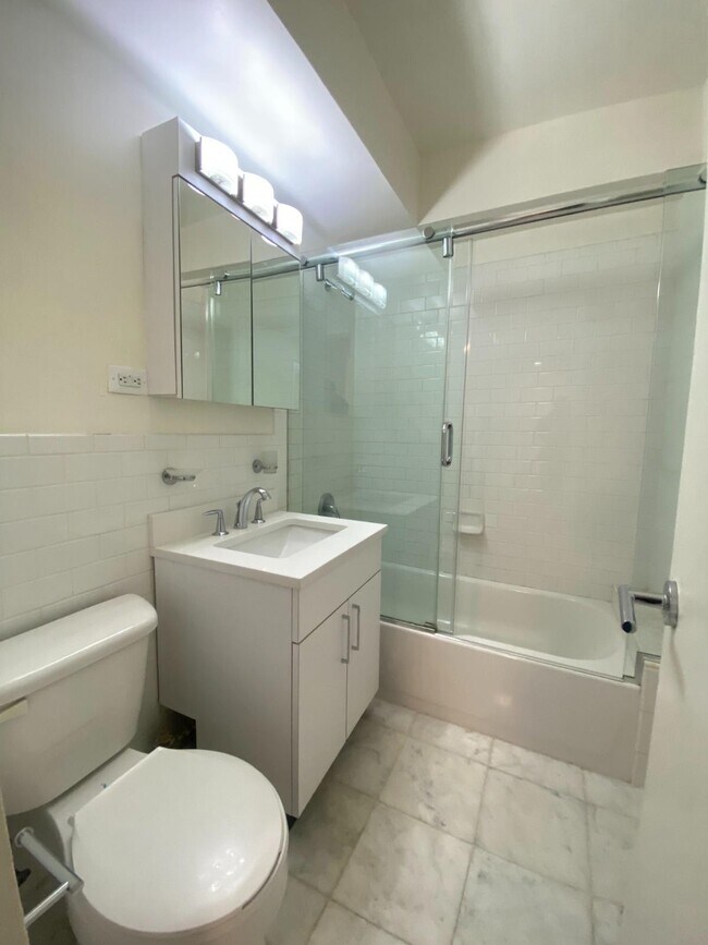 Building Photo - 157 E 57th St