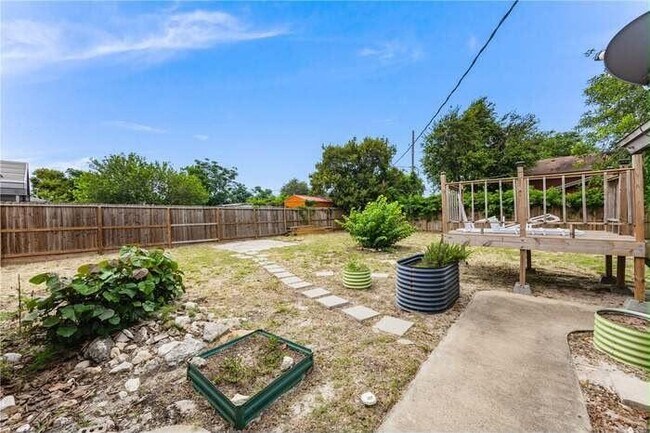 Building Photo - 3173 Baybrook Dr