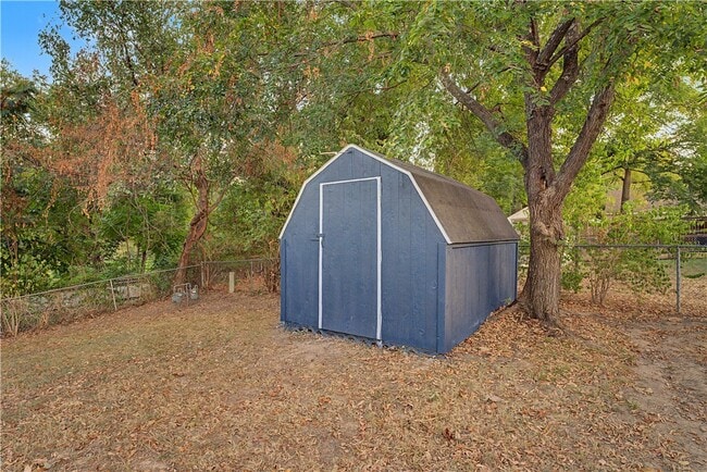 Building Photo - 4805 Bonita Pl