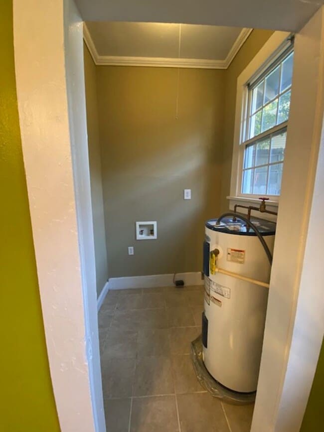 Building Photo - Cozy Living in Columbus