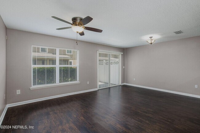 Building Photo - Beautiful 2/2.5 in Fleming Island