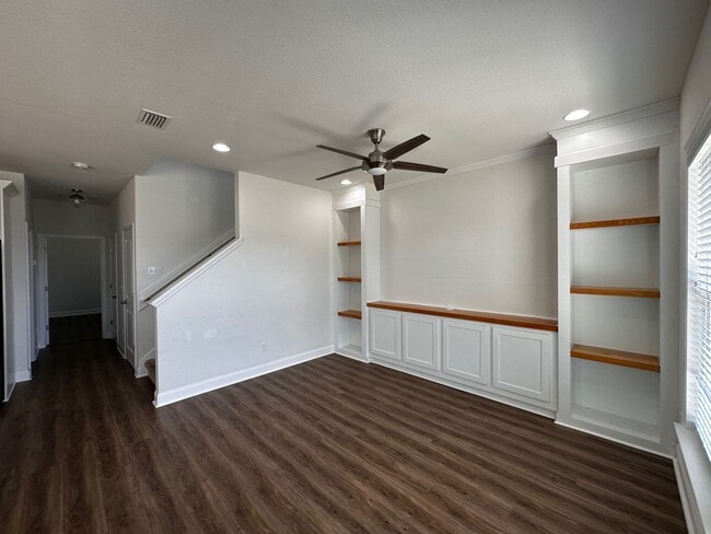 Building Photo - 2918 Fontana St