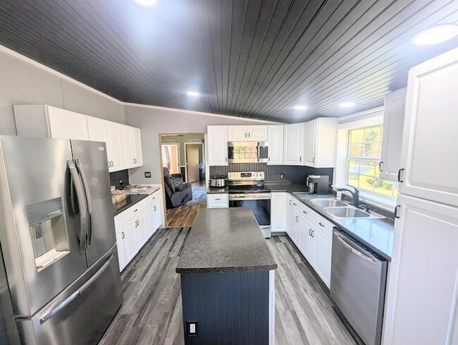 Building Photo - 43 Crestwood Dr