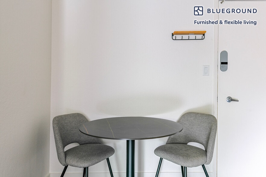 Building Photo - 655 S Fair Oaks Ave