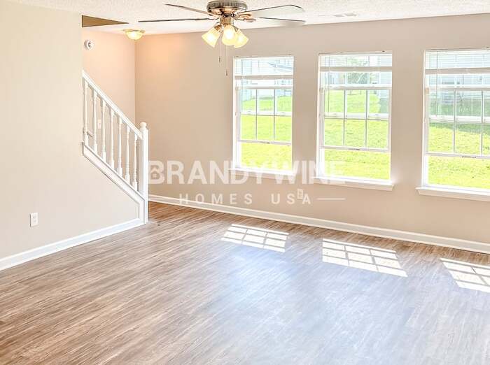 Building Photo - 6202 Hickory Ln Cir