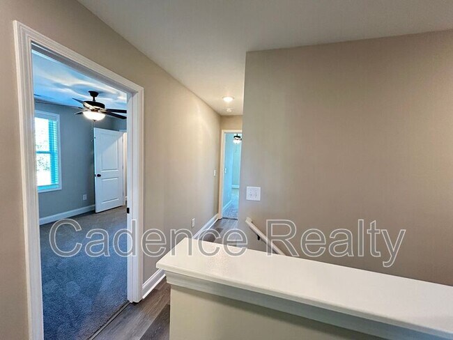 Building Photo - 1637 Grey Cliff Run