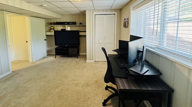 Building Photo - 2640 Varner Dr NE