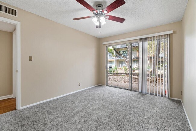 Building Photo - 500 E Riverside Dr