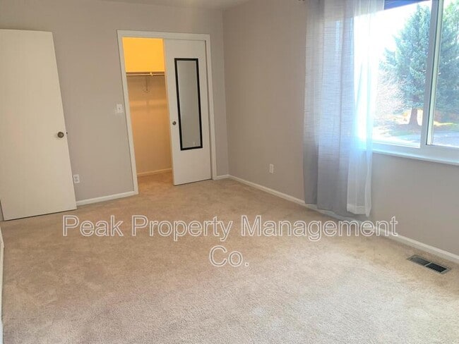 Building Photo - 3201 Wedgewood Ct