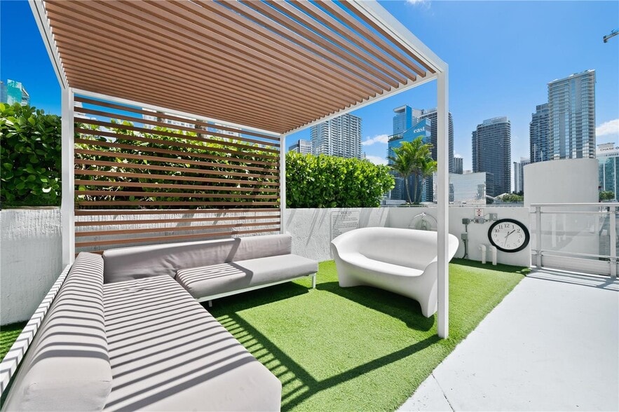 Building Photo - 90 SW 3rd St