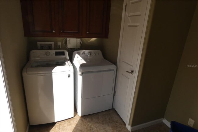 Building Photo - 30240 Lynne Dr