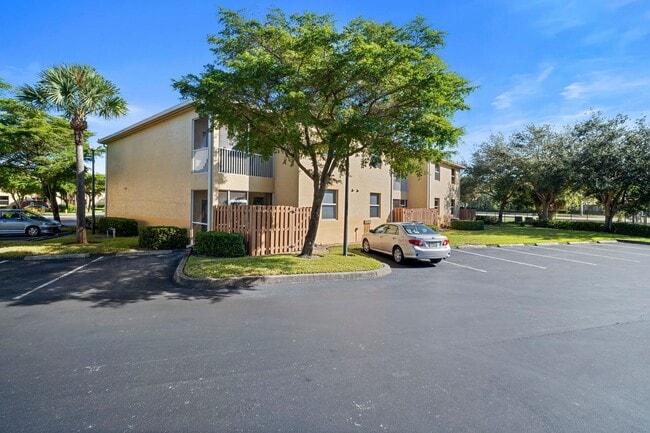 Building Photo - Beautiful 3-bedroom, 2-bathroom in Gated community located in Fort Myers