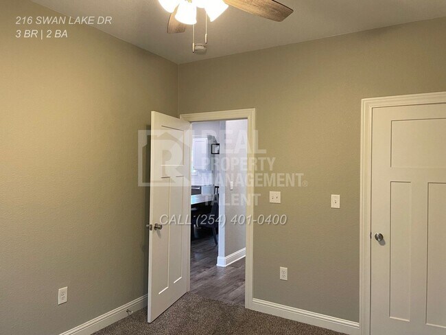 Building Photo - 216 Swan Lake