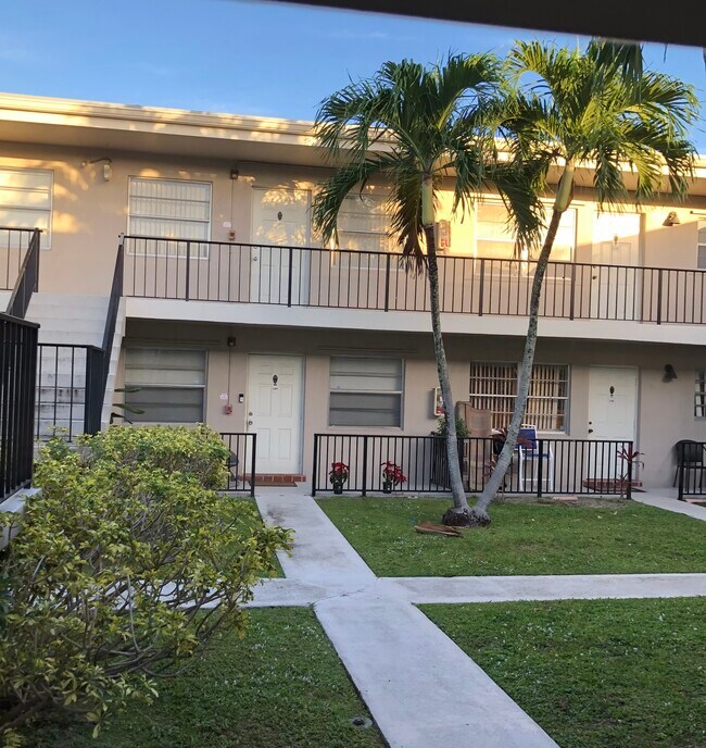 Building Photo - 1210 Old Boynton Rd