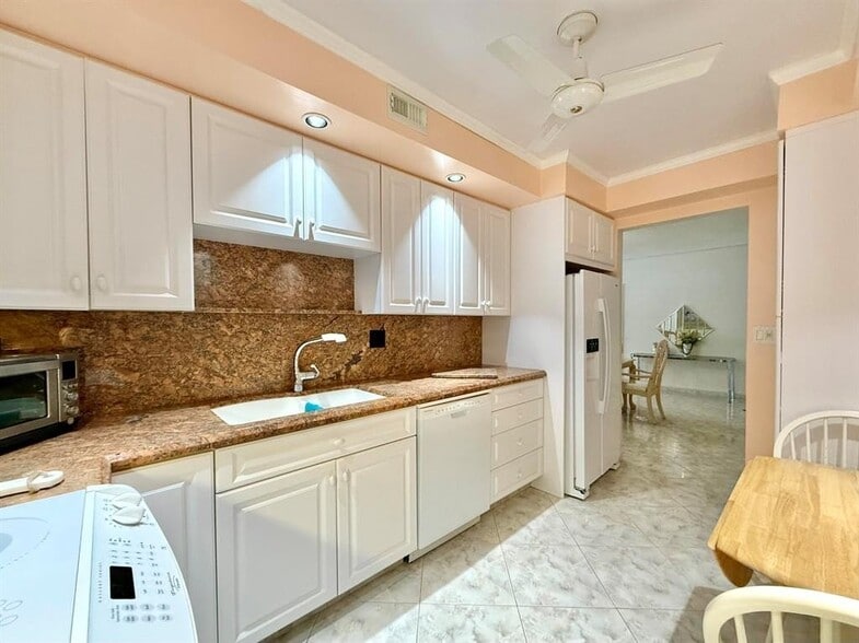 Building Photo - 4250 Galt Ocean Dr