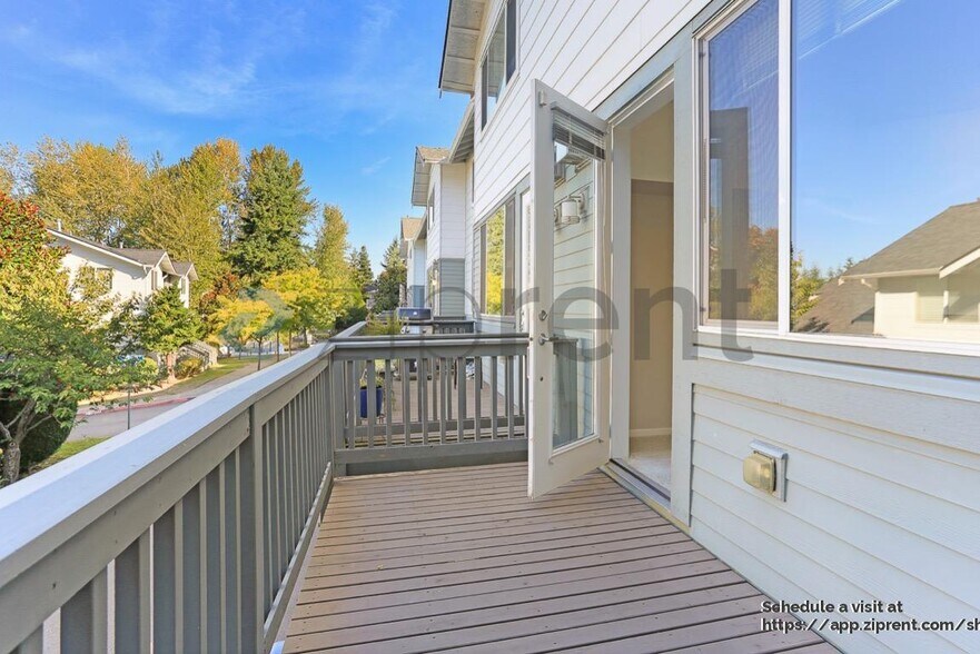 Building Photo - 10813 124th Ave NE